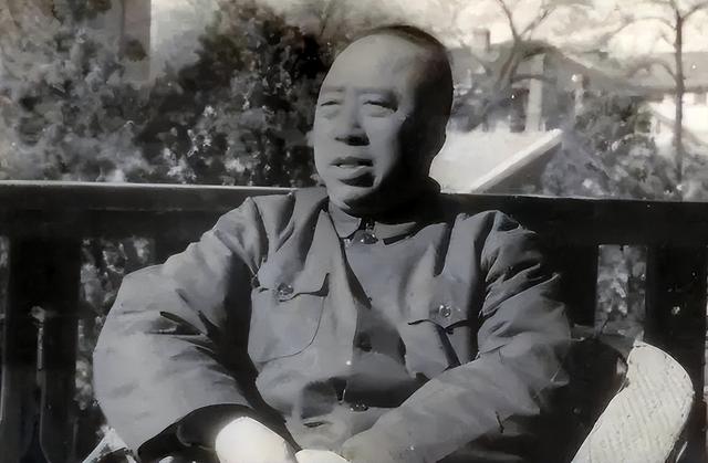 1974年滕代远病重,老战友探望走后,老人兴奋地在纸上写了两个字