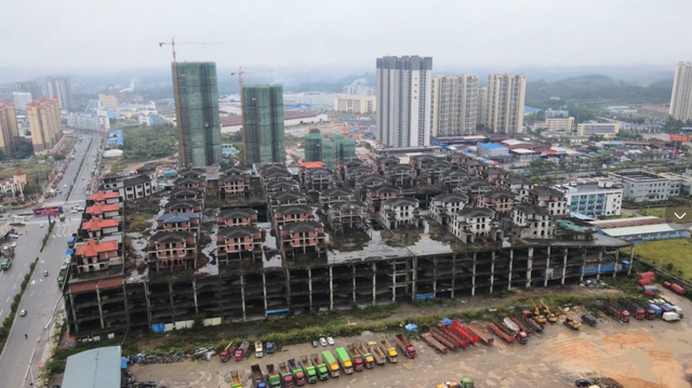 梧州万辉四季广场是一个位于商业中心屋顶的别墅群,由梧州万辉商贸