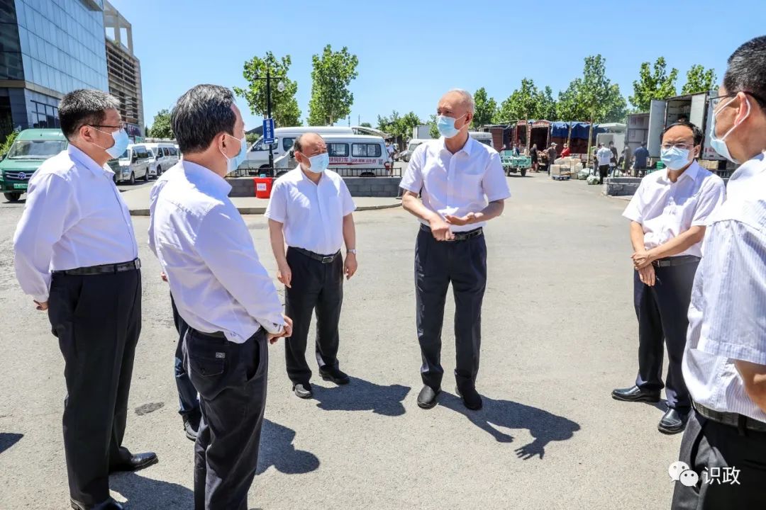 新冠肺炎蔡奇再赴新发地批发市场检查，要求不留防疫死角，全力做好保供稳价