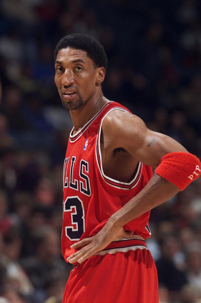 斯科蒂·皮蓬1990-99 赛季入选 7 次 nba 最佳阵容,在作为前锋期间