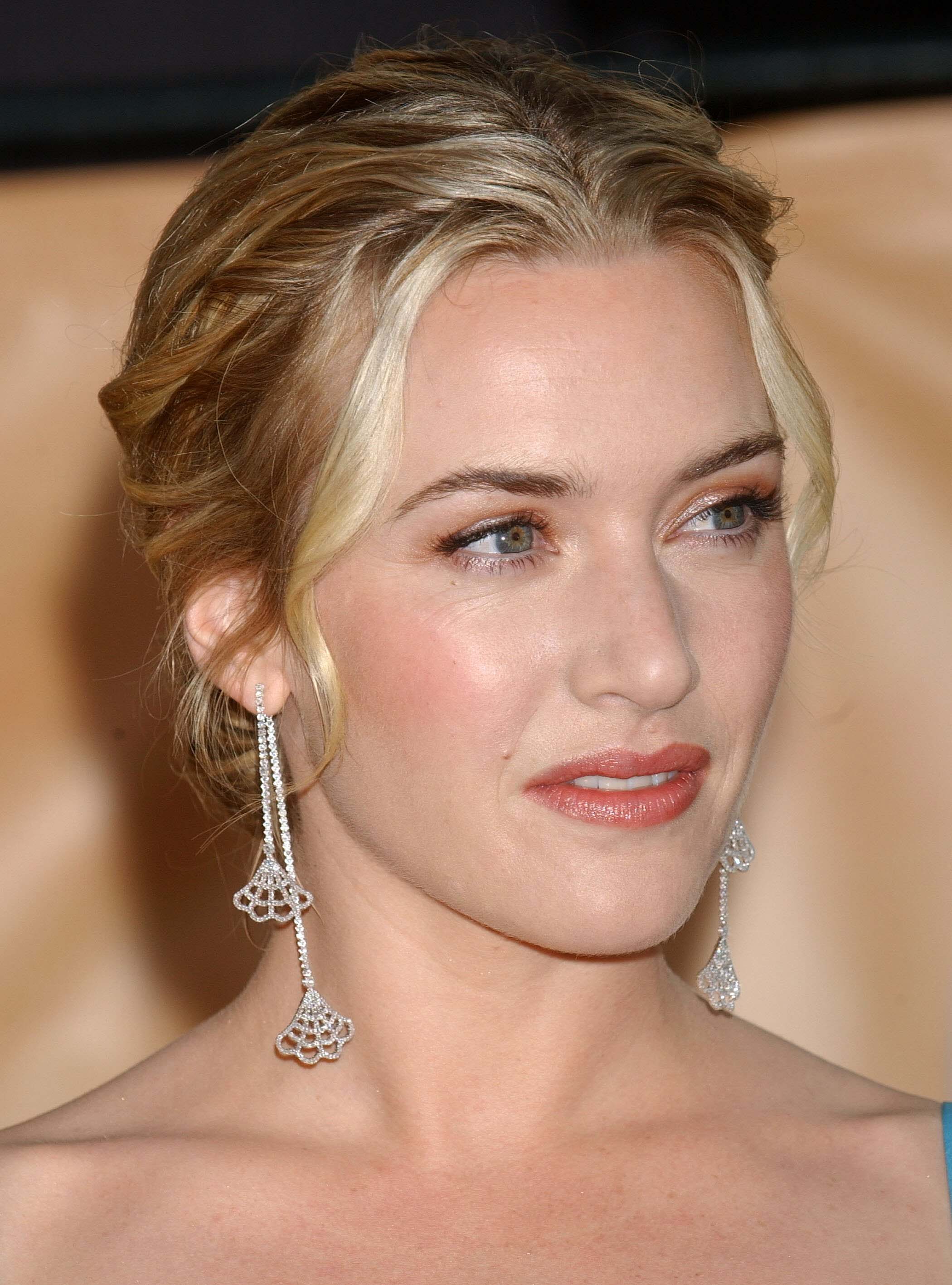 《泰坦尼克号》女主温斯莱特,年轻时的她有多美?导演惊为天人