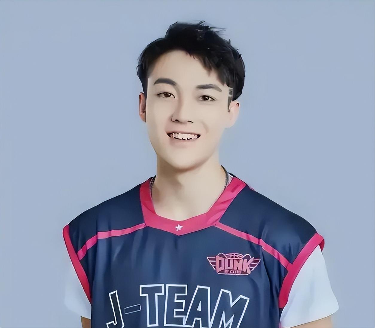 "我的妞比你多",厦门大学体育生张天意走红,高考成绩被曝光