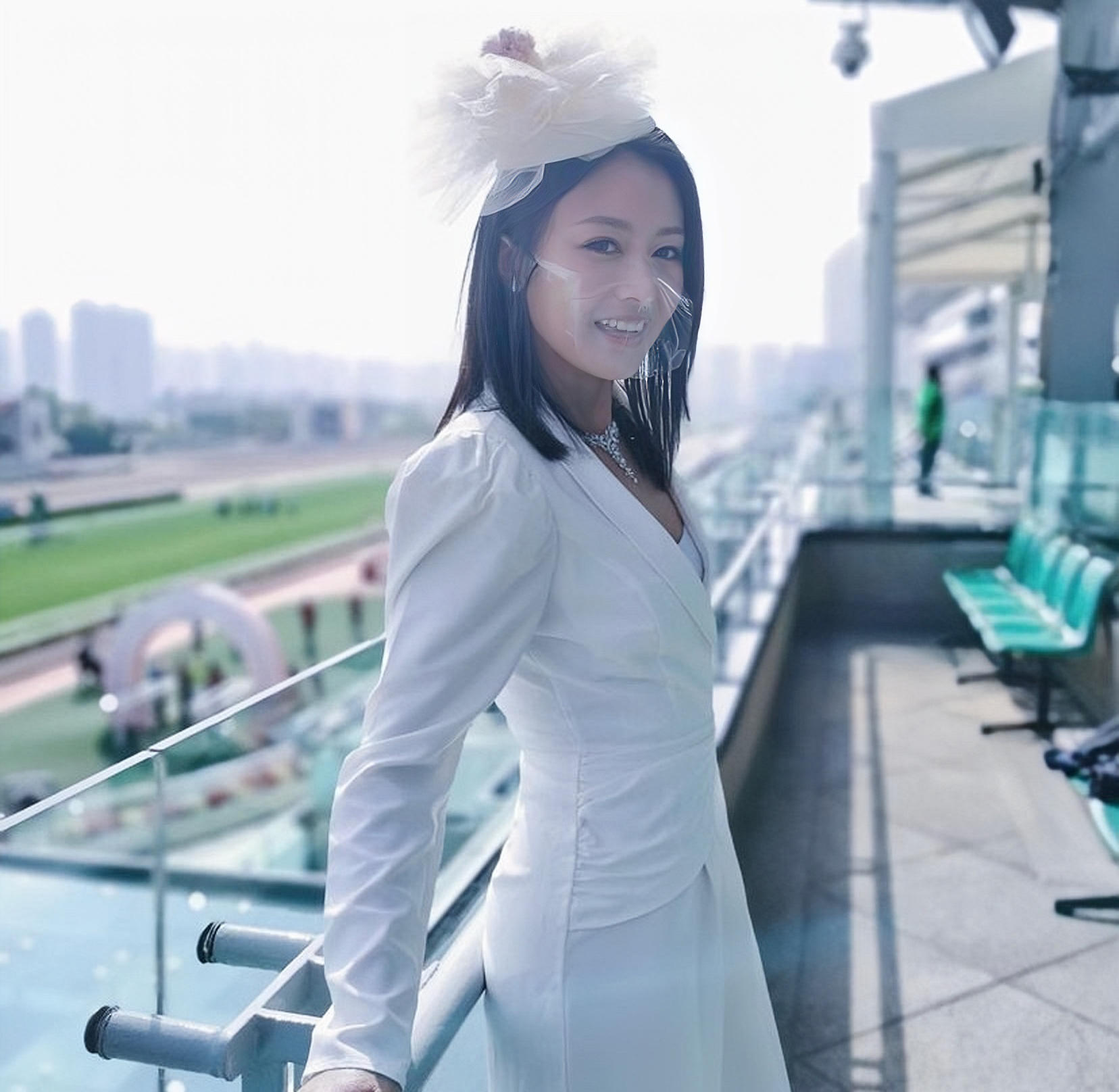 知名港姐陈倩扬举家移居加拿大!将重回校园读书,已转行成作家