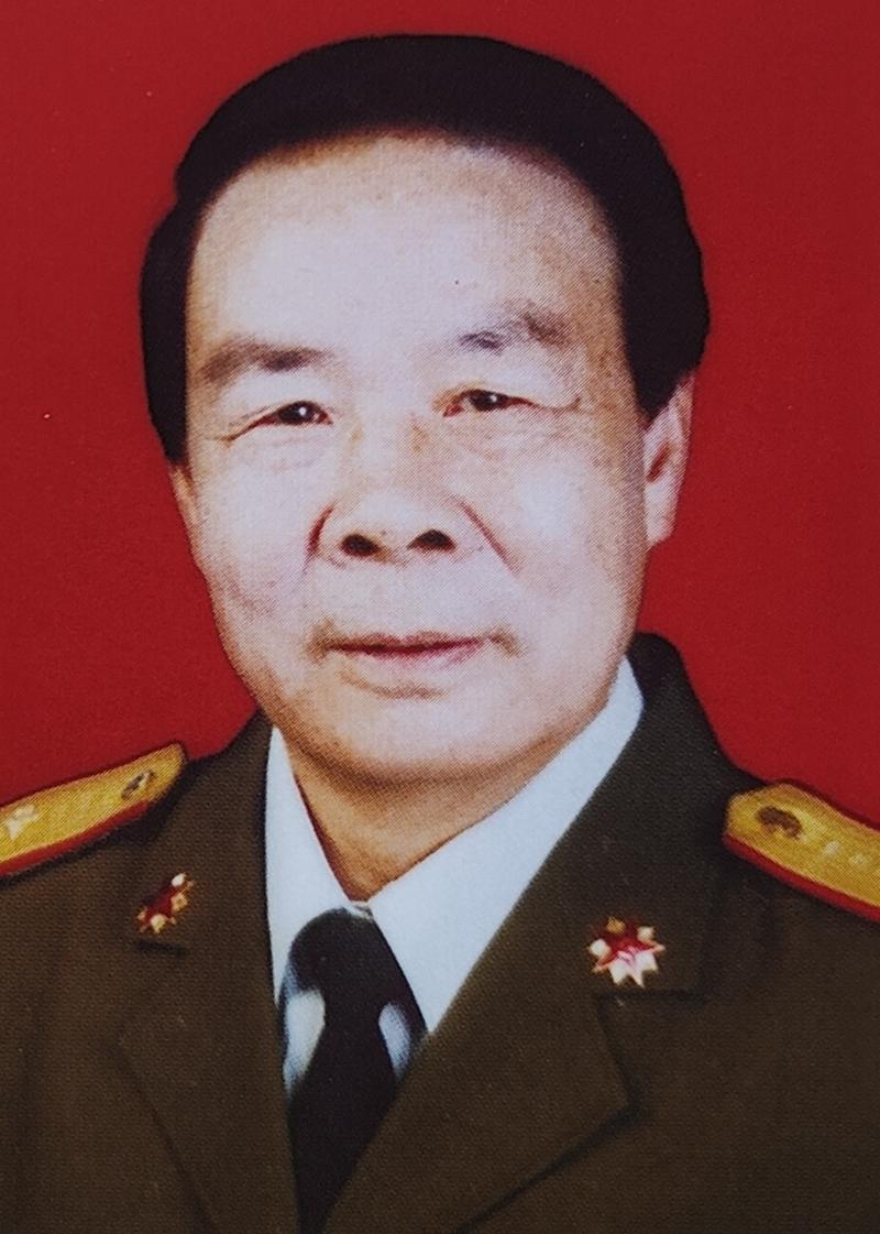 杜华:被破格提拔为坦克12师政委,1988年授少将,晚年致力于慈善