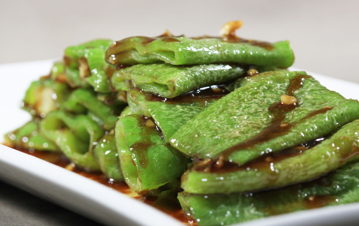 做虎皮辣椒时,用这种调料汁,做出的辣椒更入味,让人回味无穷