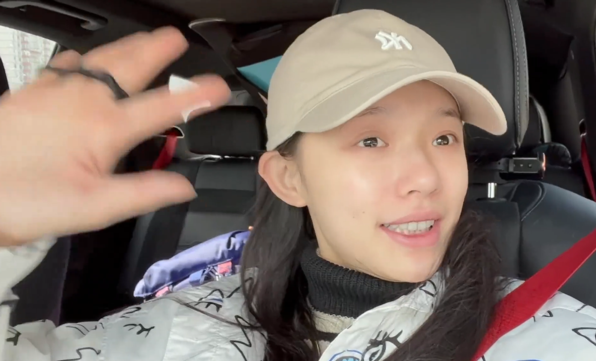 "星女郎"林允素颜滑雪!穿紧身裤腿部纤细,鼻子被护目镜压出印