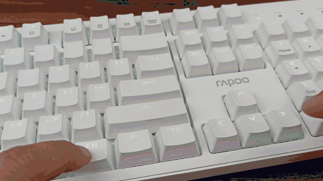 雷柏自主轴体,手感出色,雷柏mt710背光机械键盘体验