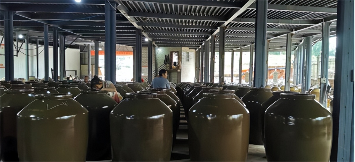 你了解四川土陶酒坛的生产流程吗 下面东匠陶瓷为你揭秘