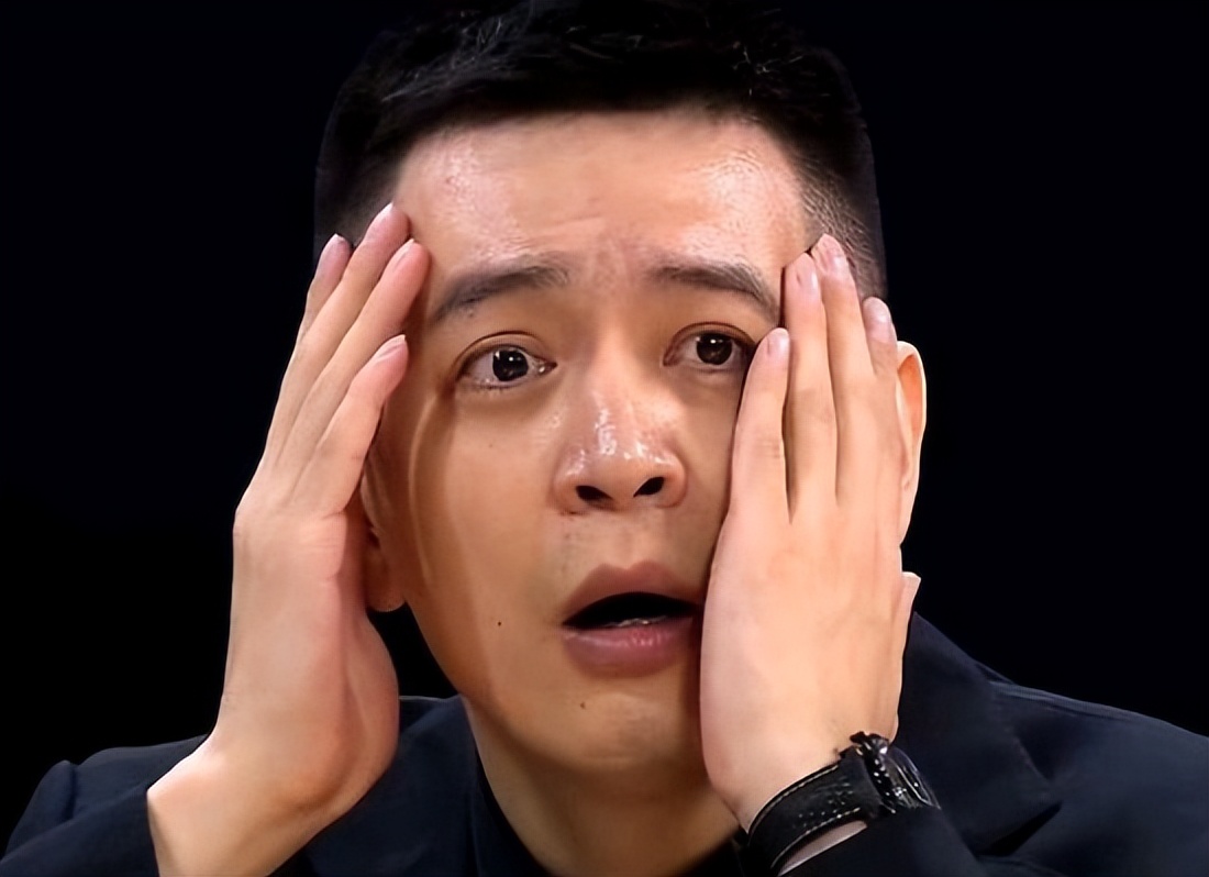 莫兰德被吹对周鹏犯规,杨鸣捂脸,还原经典表情包"呐喊"