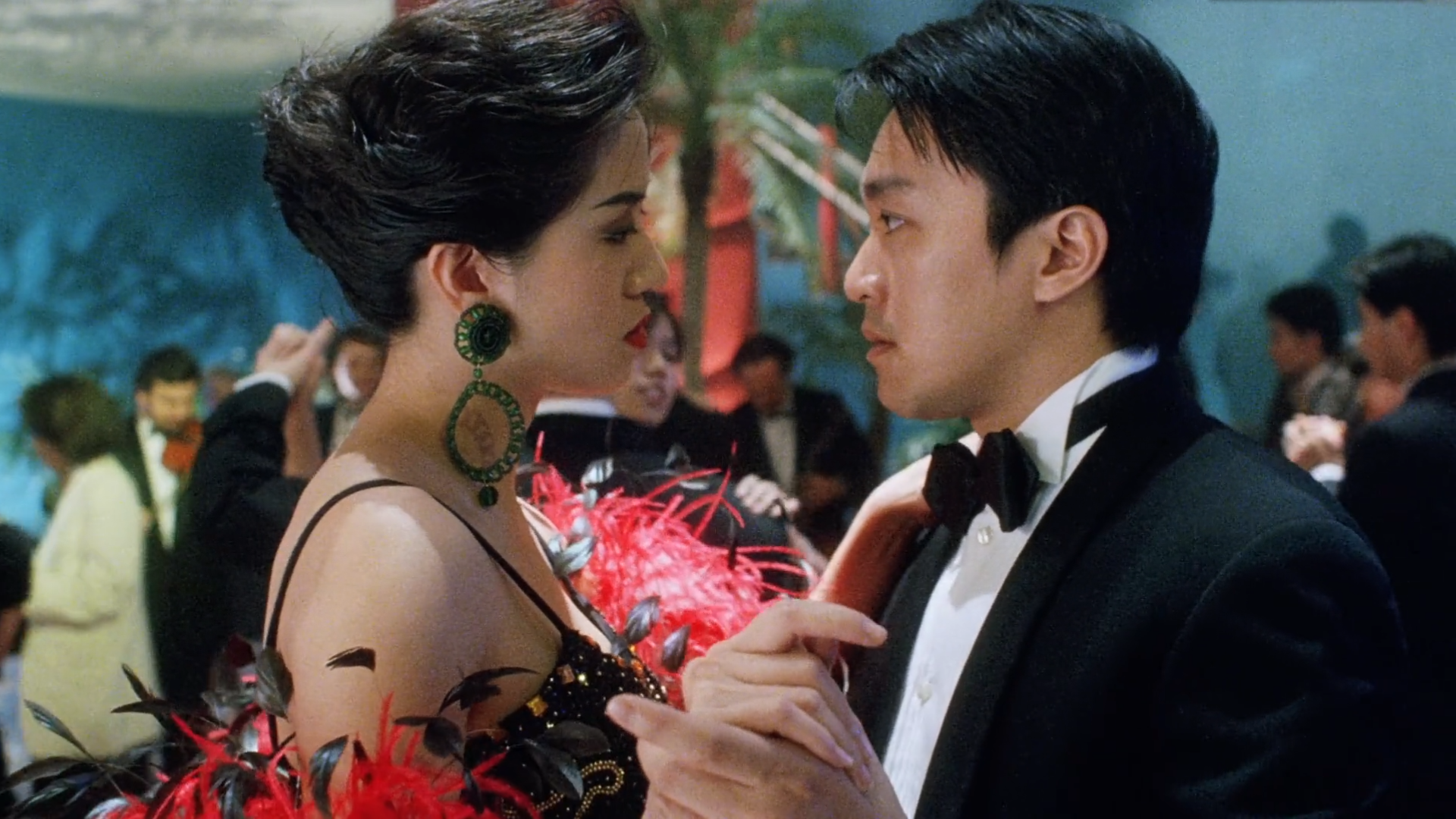 也就是周星驰的电影,让梅艳芳周海媚演感情戏,29年前就敢这么拍