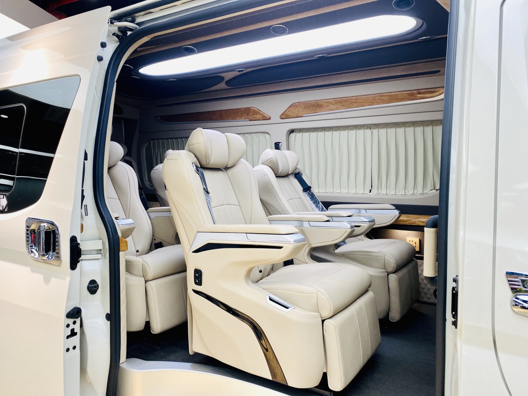 59米丰田海狮比埃尔法和奔驰头等舱还大终极保姆车首选