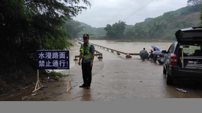 注意:鹿寨这些路段水漫路面,无法通行!