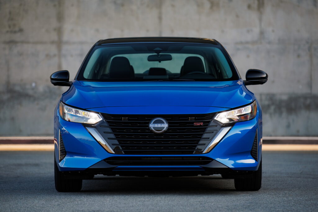 美版2024款日产轩逸官图发布,标配2.0l发动机和新的cvt变速箱