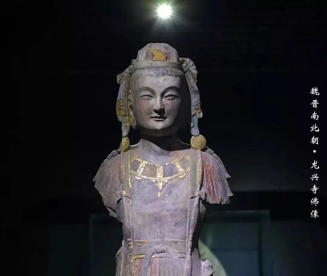 东汉宜子孙璧 ↓龙兴寺佛像 ↓赵秉忠状元卷