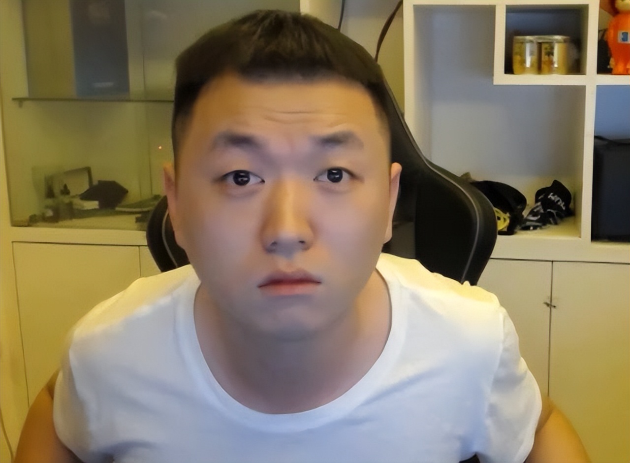 giao哥直播diss药水哥,双方粉丝下场互怼,期待药水哥的回应!