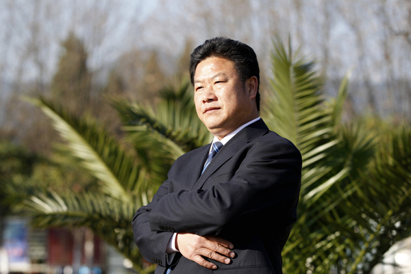 和妻子前后脚主动投案的市委书记敛财近20年,曾出镜痛哭