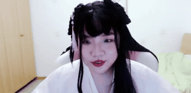 rng前上单女装开播,"古风美女"现身,粉丝看懵了:我裂开来