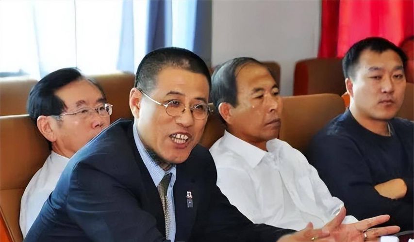 爱新觉罗·恒绍:自称乾隆七世孙,手戴"3亿"扳指拒绝上交