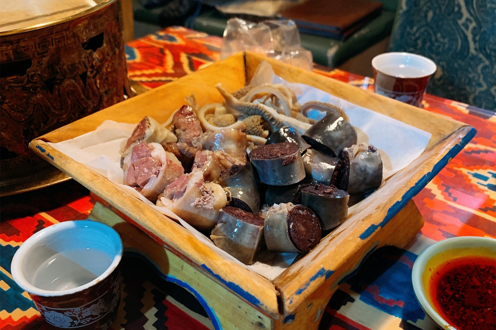 蒙古族的年夜饭,能大口吃肉才是福,菜太实在了,难怪长得壮