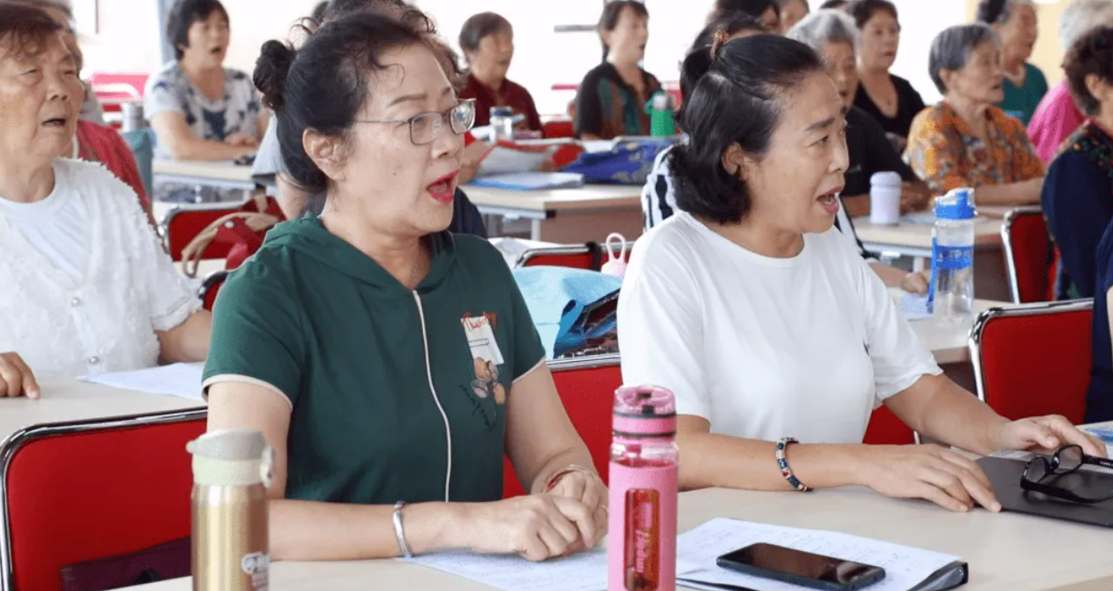 5.开设老年大学,丰富老人的老年生活