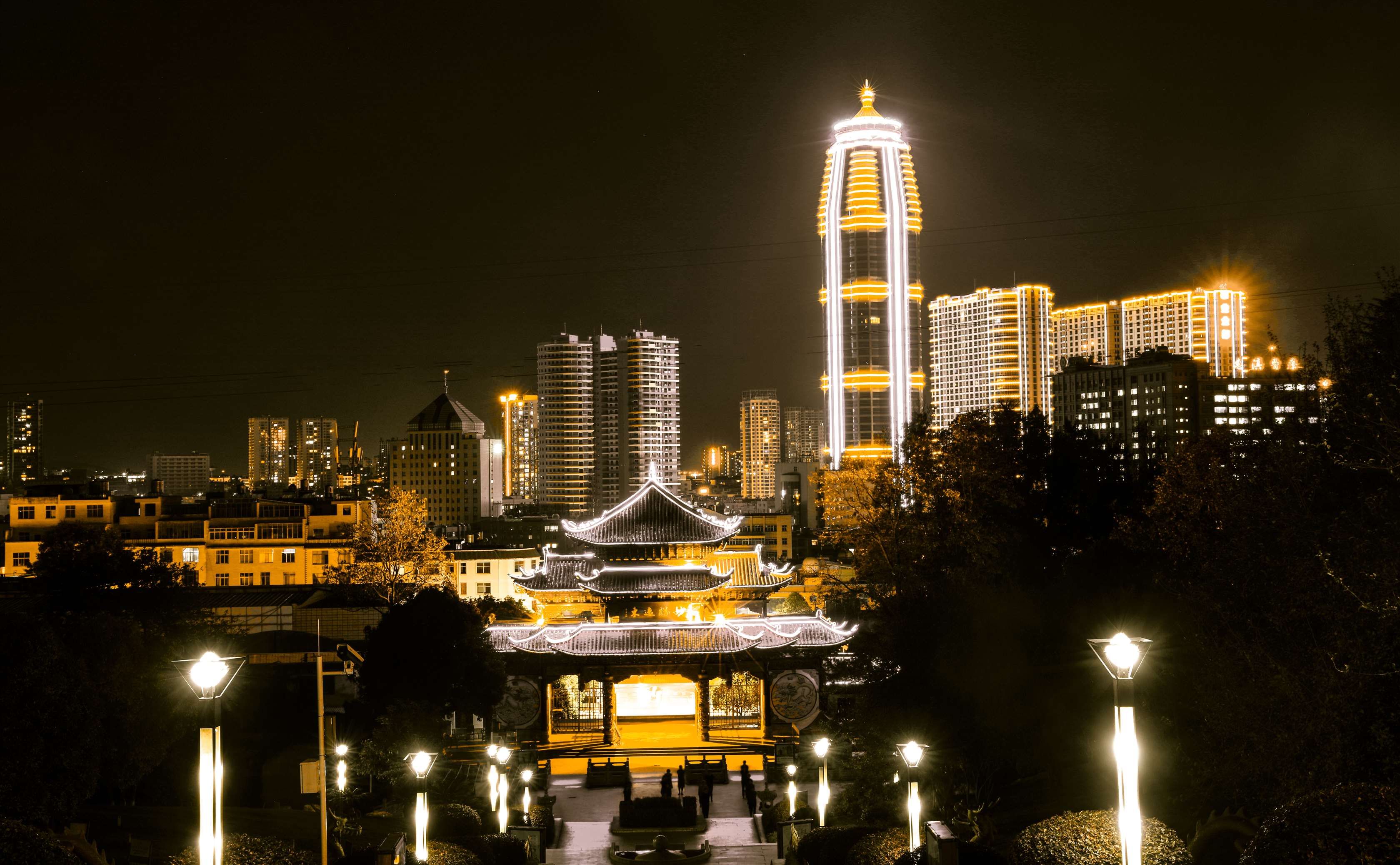 曲靖南收费站夜景图片图片