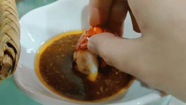 虽然恋拐子做虾名冠环线,但我除了油爆虾基本不吃小龙虾,通过油爆虾这