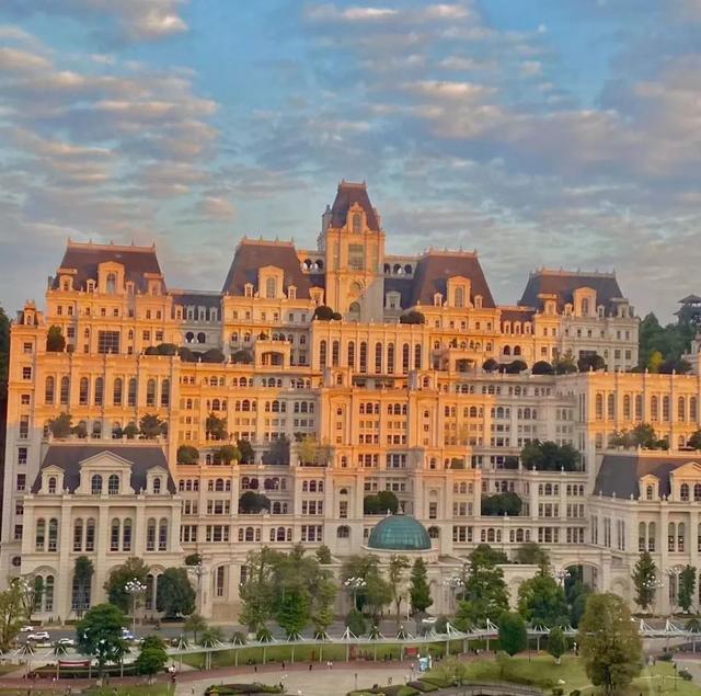 中国第一豪宅贵阳白宫!造价27亿,只住两户人家?网友:太逆天了