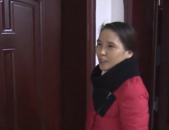 50岁的单亲妈妈,独自抚养2个8岁孩子!孩子说:我想要找个爸爸!