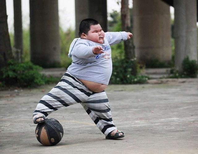 秦海璐高龄产下"巨婴症"宝宝,如今4岁长这样,恢复得蛮不错