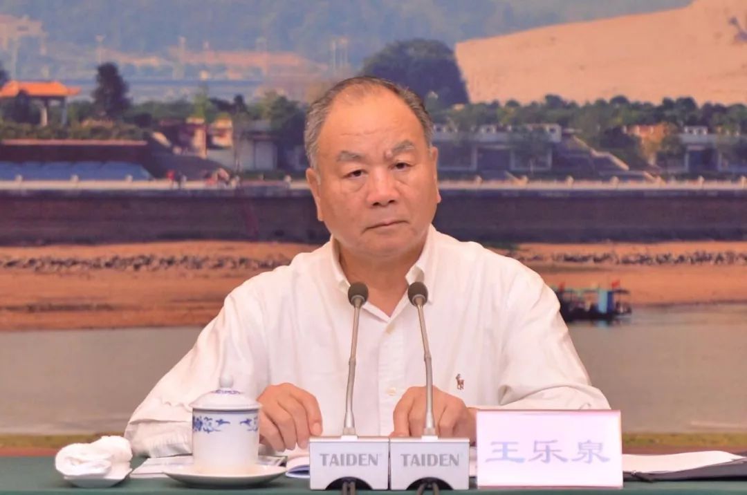 1980年,时任县委书记王乐泉在全县有线广播大会的讲话里提出:必须改变