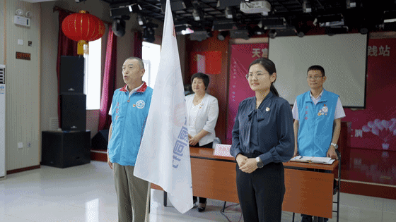 天堂河社区"五老"志愿者服务队将进一步发挥作用,带动周围青年人,用新