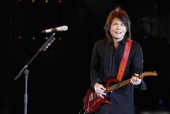 伍佰合肥演唱会引众怒,vip座位只能看到一半舞台,观众大喊退票