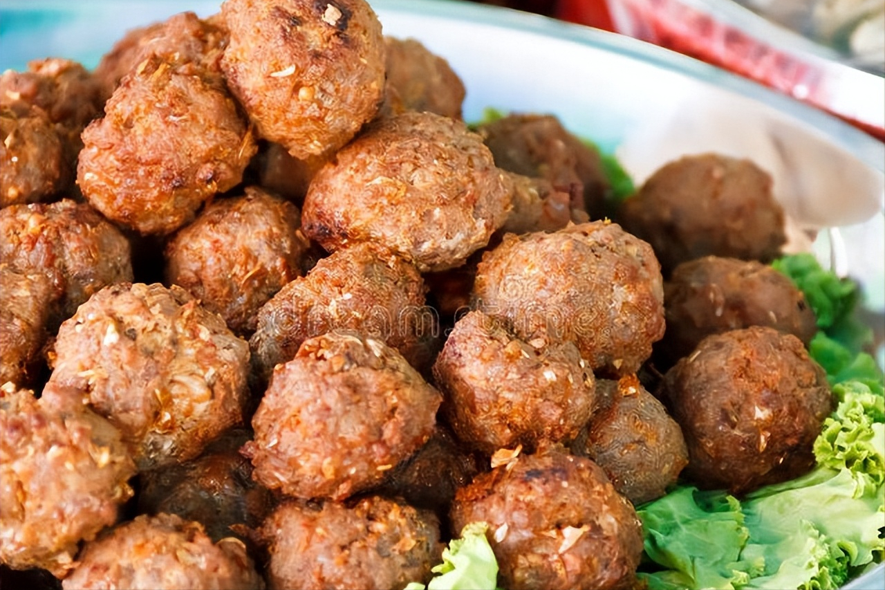 炸肉丸子,谨记"2不放,加3样",丸子焦香酥脆,凉了也好吃