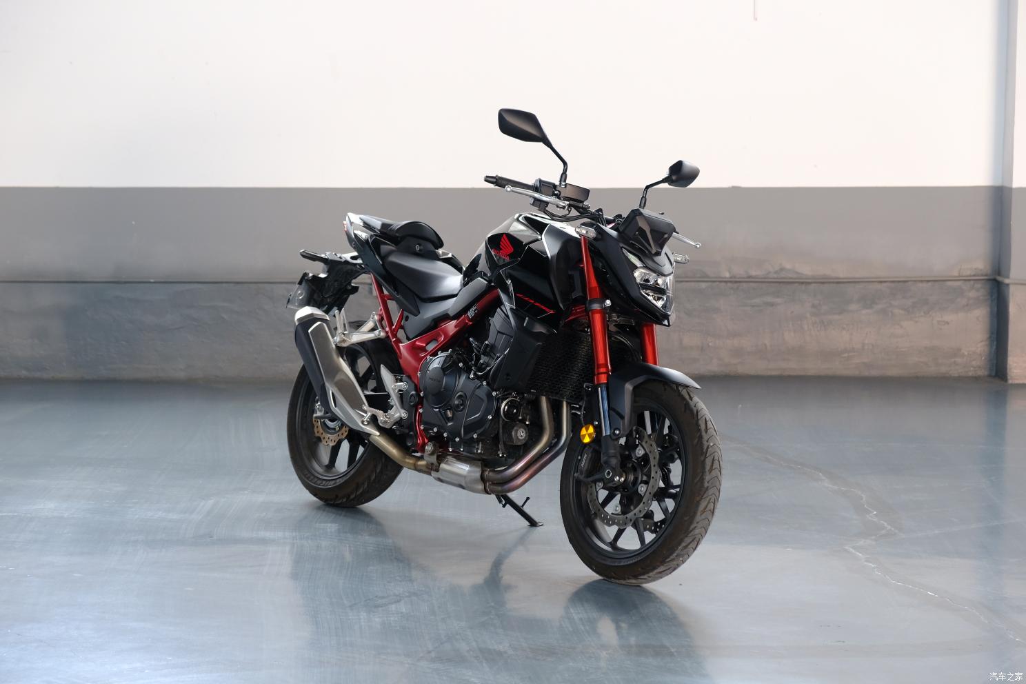 "蜂"芒再现 本田cb750 hornet实拍