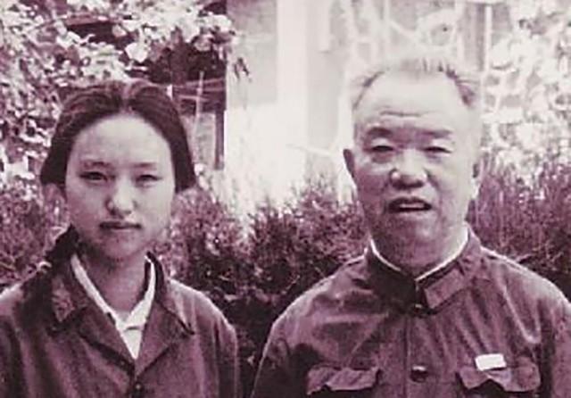 1974年,开国大将去世,王季迟在部队中表明身份:想回家见我爸