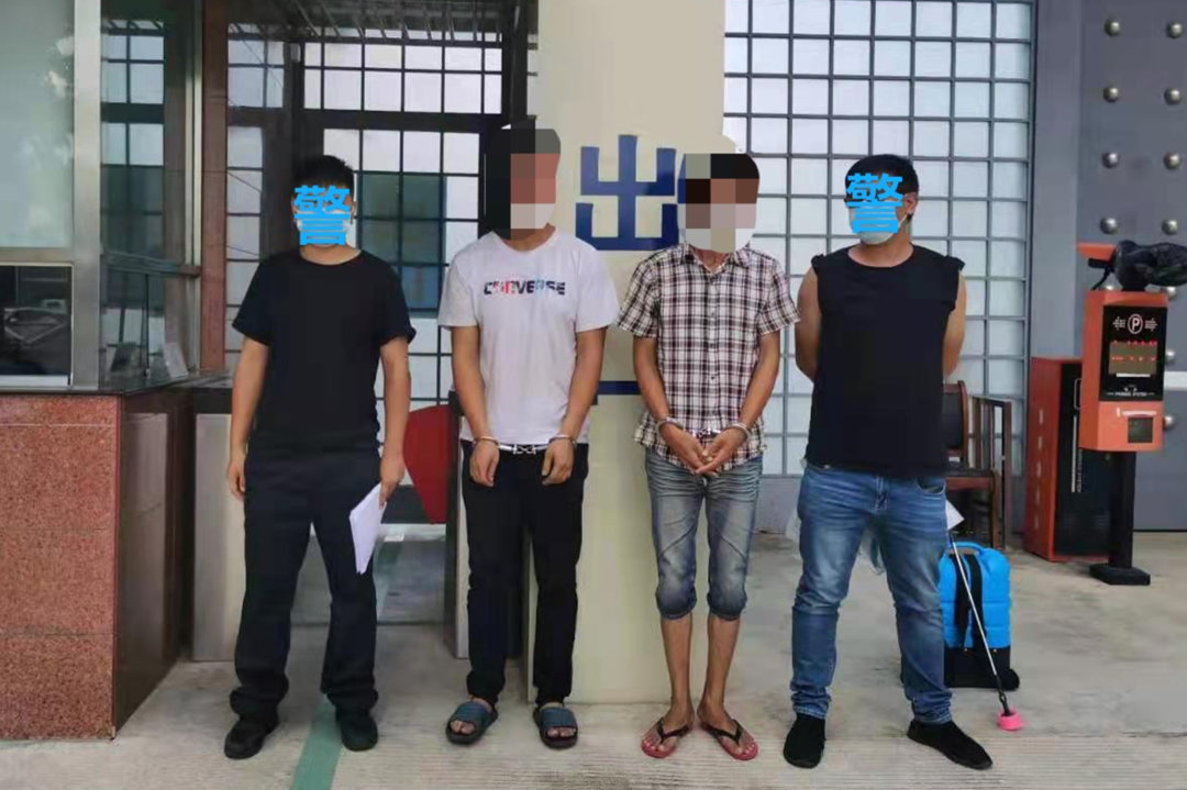目前,两台被盗手机已归还事主,两名嫌疑人已被执行拘留.