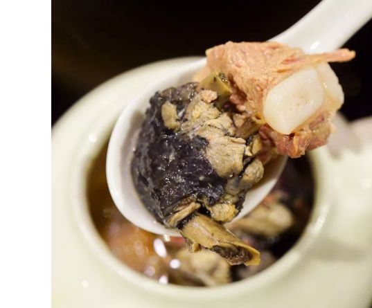 喝阿胶炖乌鸡上火吗?阿胶炖乌鸡延长经期吗?