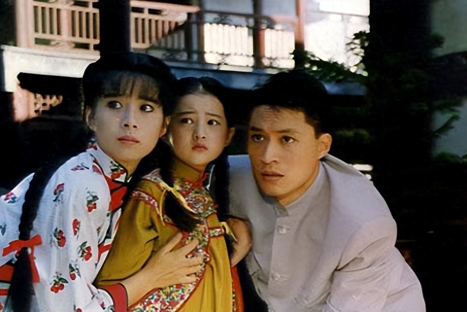 岳翎也因此合作了咆哮帝马景涛,自己的荧幕cp李志希,张庭老公林瑞阳