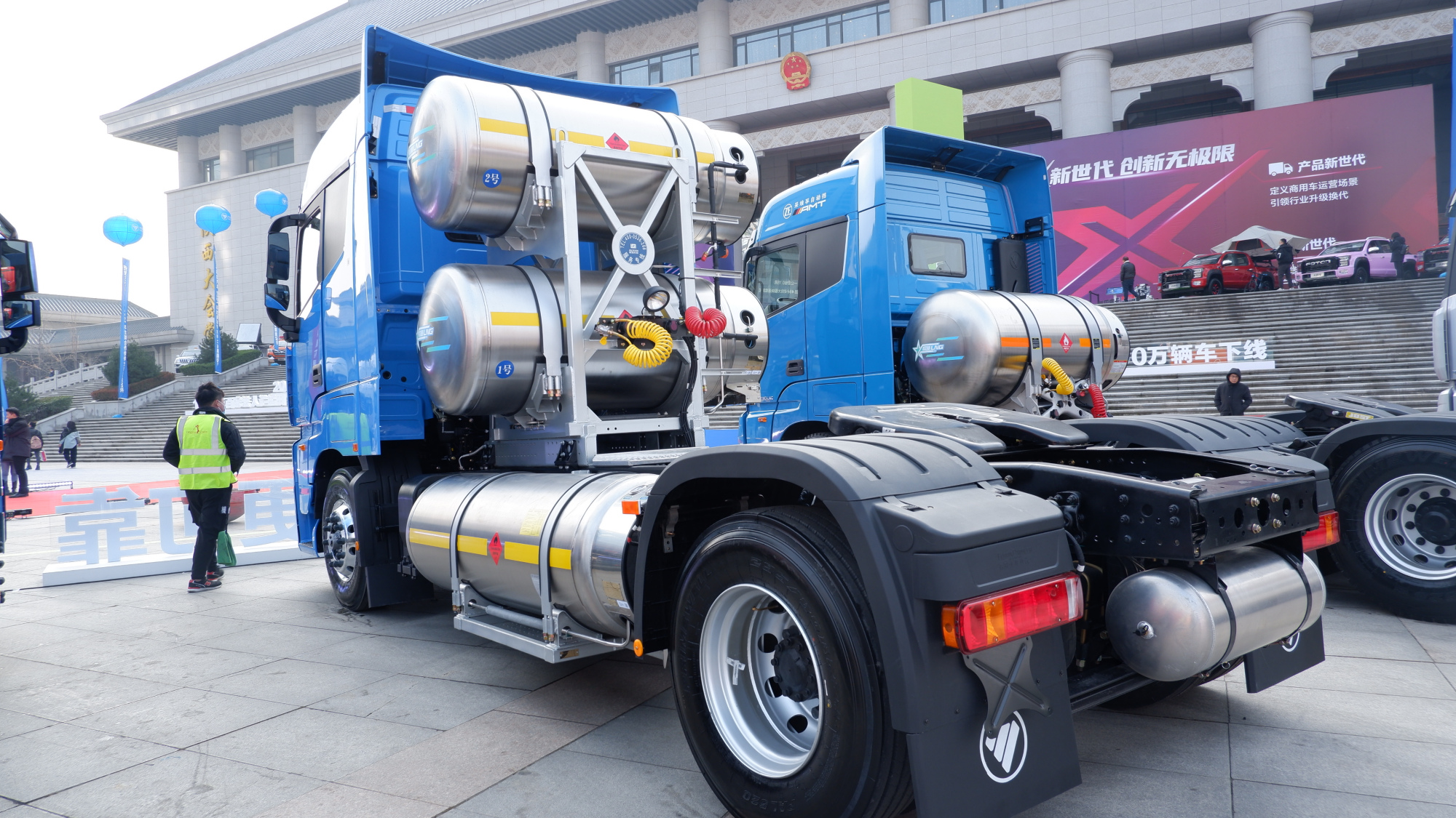 续航,动力哪家强?盘点2020年度lng重卡车型