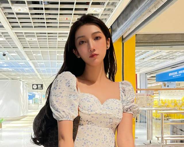吴亦凡站姐控诉冯萌,节目现场加过女孩子微信,贼眉鼠眼让人恶心