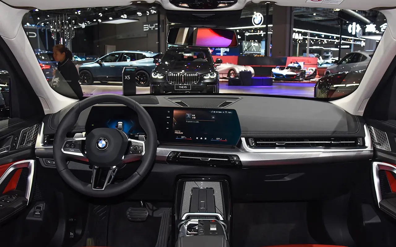 全新宝马x1上市,售价28.89万起,轴距加长,配置提升