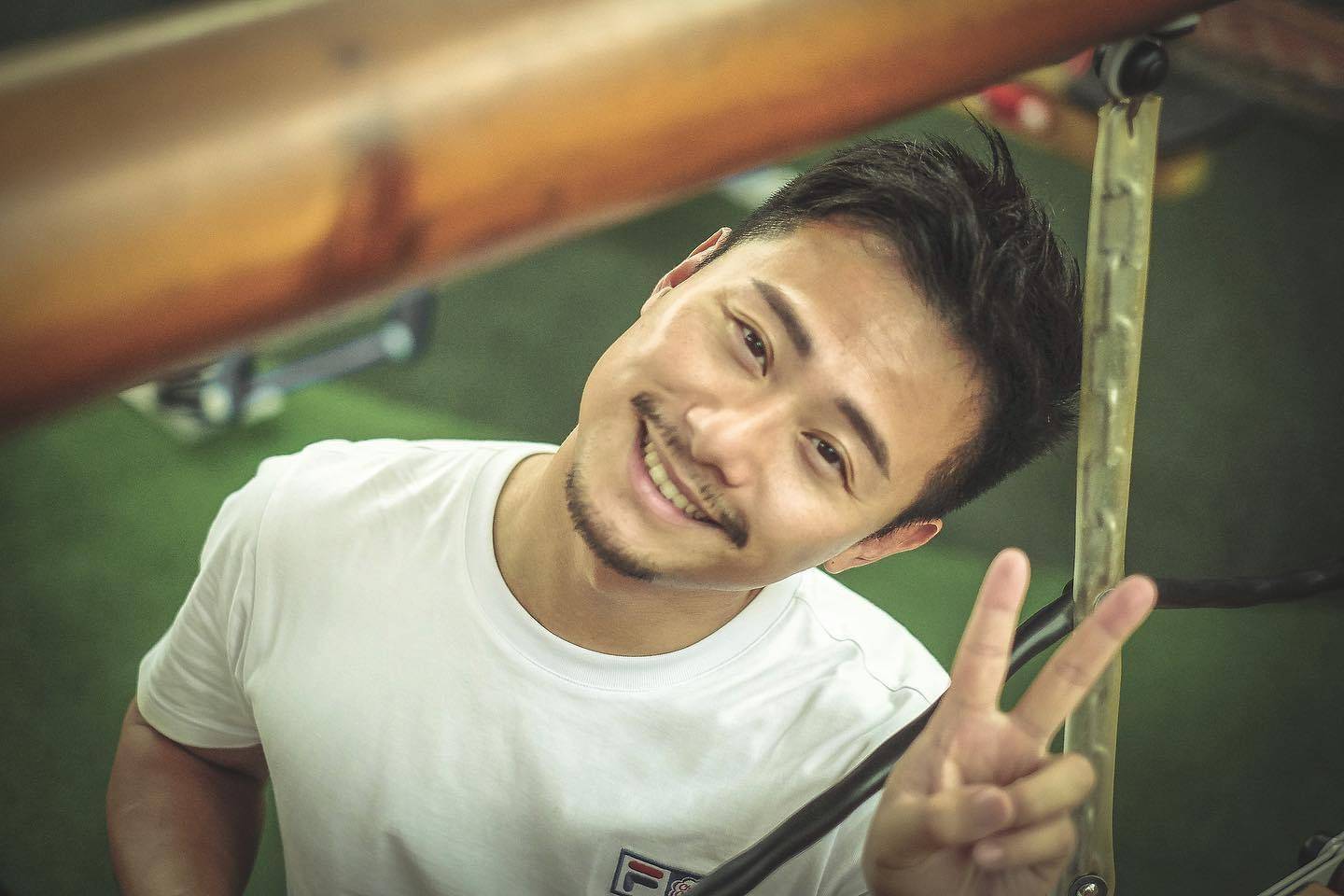 tvb小生杨潮凯,与初恋结婚相爱十八年,靠努力买房买车