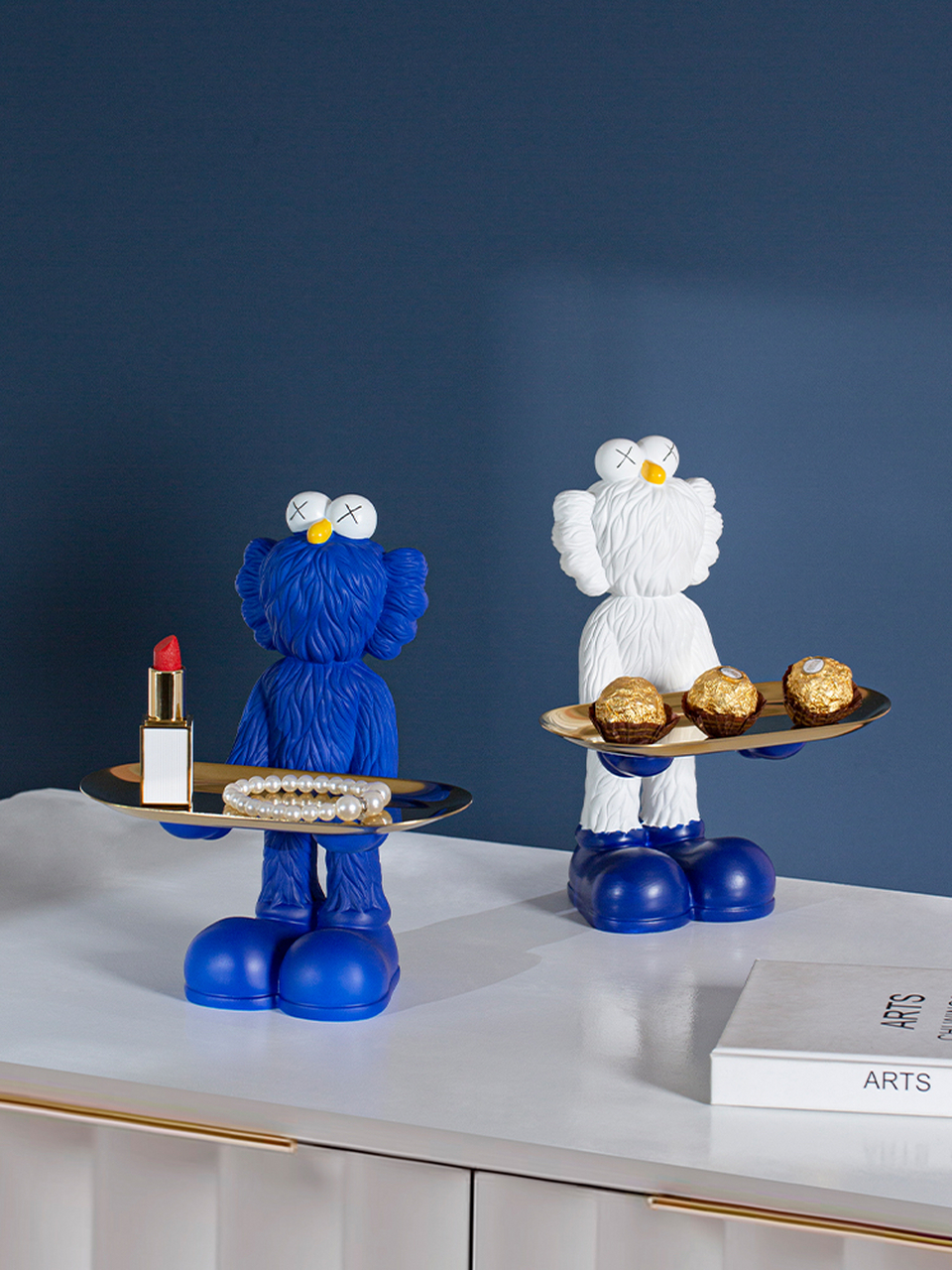 网红 kaws芝麻街公仔摆件 听说这玩意很火很火 特意搜了下 大的小的