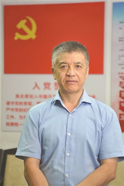 "广东最美退役军人"郭亚兵 白衣作战袍"逆行"显担当