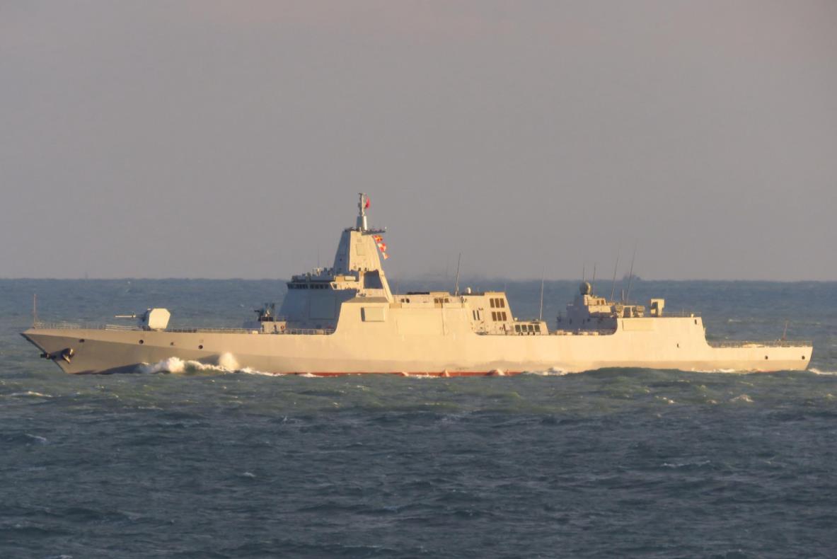 舷号"105"!第五艘055万吨大驱已交付,未来建造多少才够用?