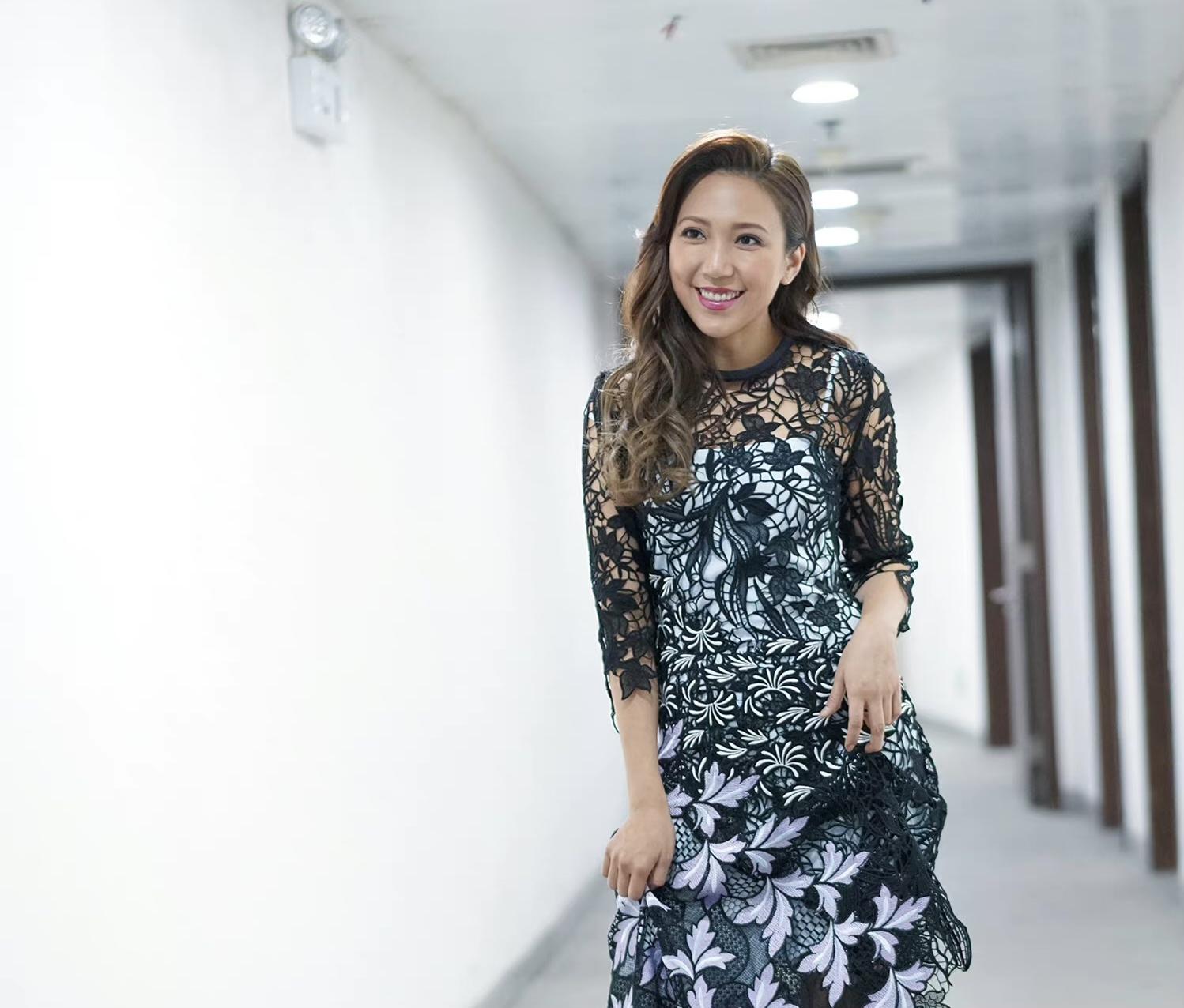 恭喜!香港知名歌手钟舒漫迎来新恋情,与男友计划在2到3年内结婚