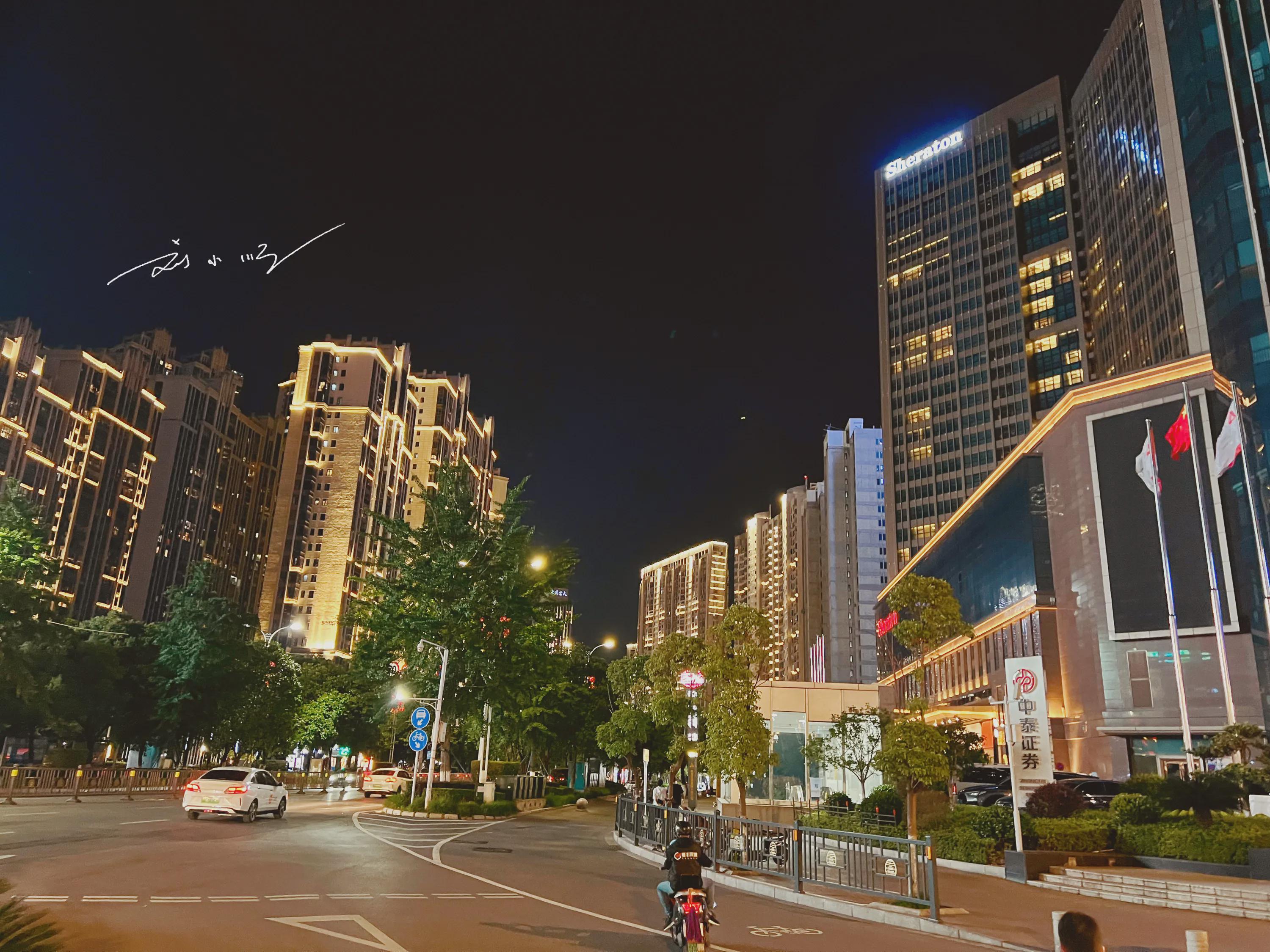 实拍南昌夜景,作为"最没存在感"的省会之一,如今成为网红城市