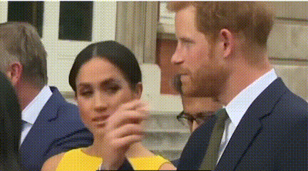 控制欲太强?当哈里成为主导者时梅根会流露出耐人寻味的表情?