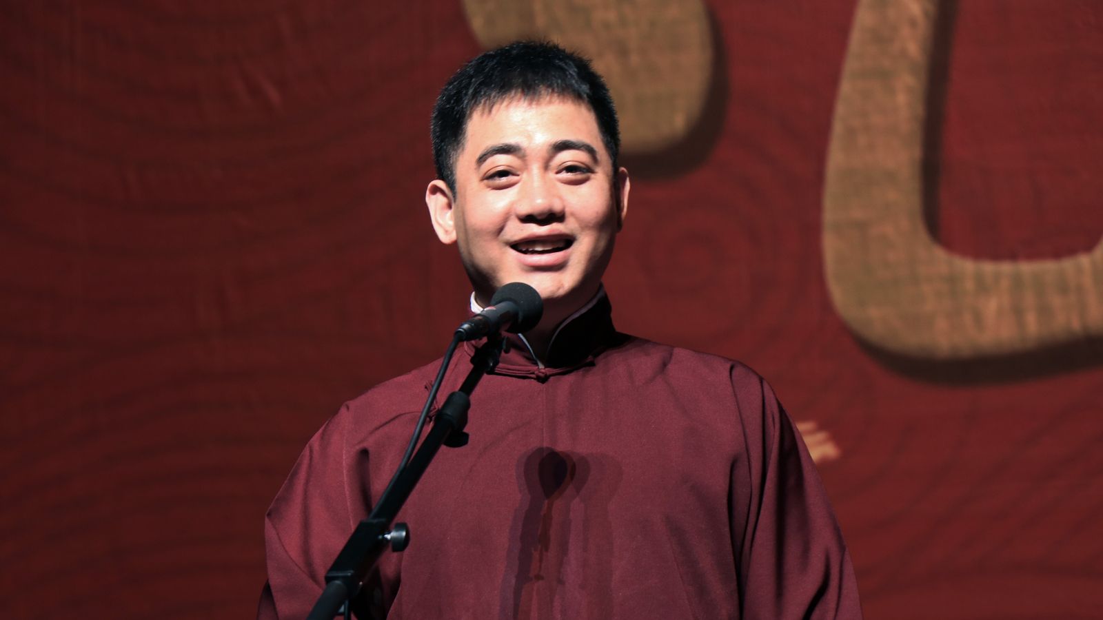 相声经典节目,六个版本的《扒马褂》!孰强孰弱?