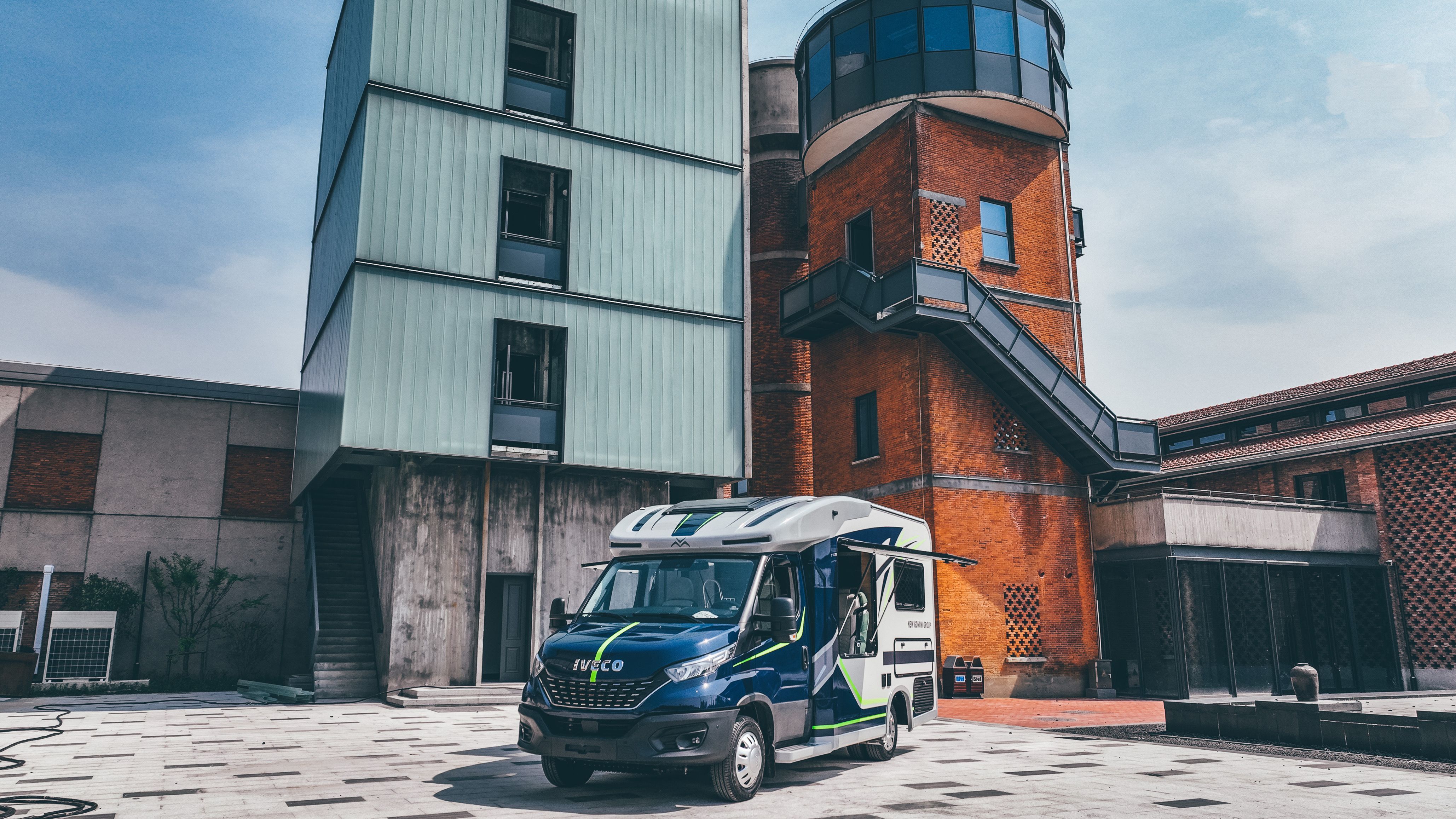 售价能换两台重卡!戴德进口依维柯urv房车凭啥能卖70w?